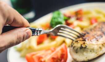 Zdrowie na talerzu. Jaka dieta na jesień życia?