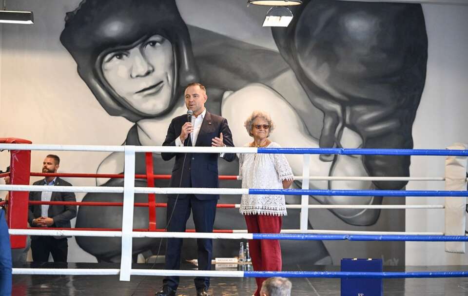 Prezydent Nawrocki z córką Jana Biangi / autor: PAP/Marcin Gadomski