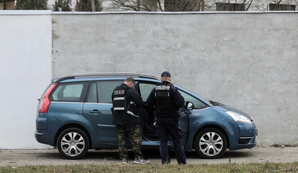 Samochód porzucony w Białymstoku / autor: PAP/Artur Reszko