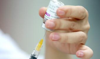 Litwa i Łotwa wznawiają szczepienia preparatem AstraZeneki