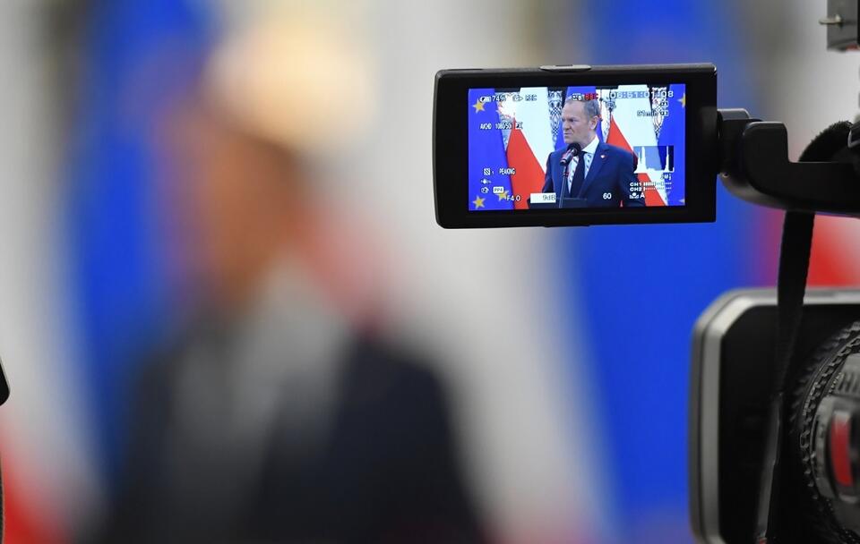 Przewodniczący PO Donald Tusk podczas konferencji prasowej w Sejmie / autor: PAP/Piotr Nowak