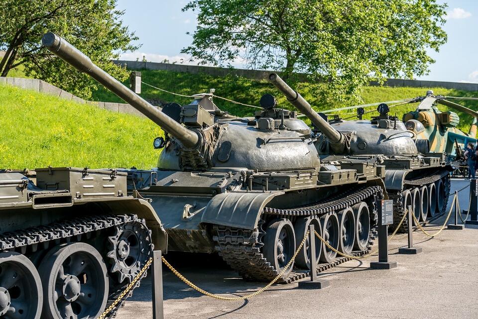 Czołgi T-55 jako eksponaty w kijowskim muzeum / autor: Fratria