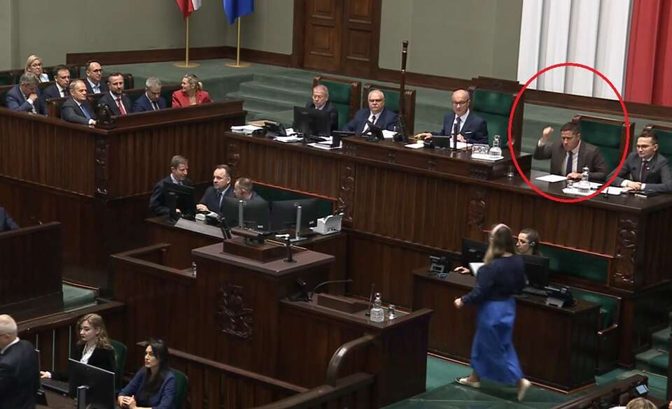 Dziwne zachowanie posła KO / autor: sejm.gov.pl