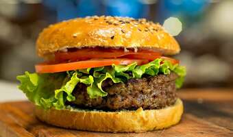 Hamburger na raty. Tak zarobią miliarderzy!