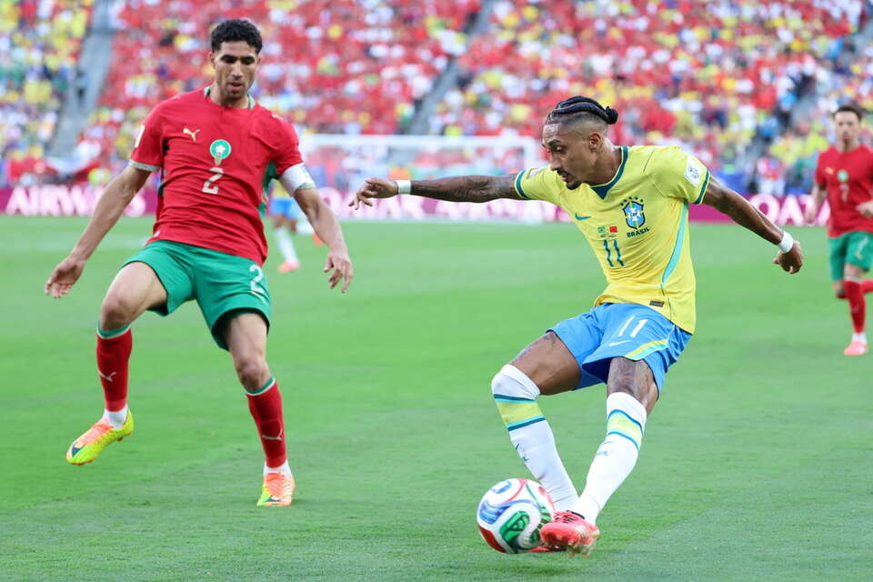 Achraf Hakimi i Raphina w meczu Maroko-Brazylia / autor: PAP/EPA