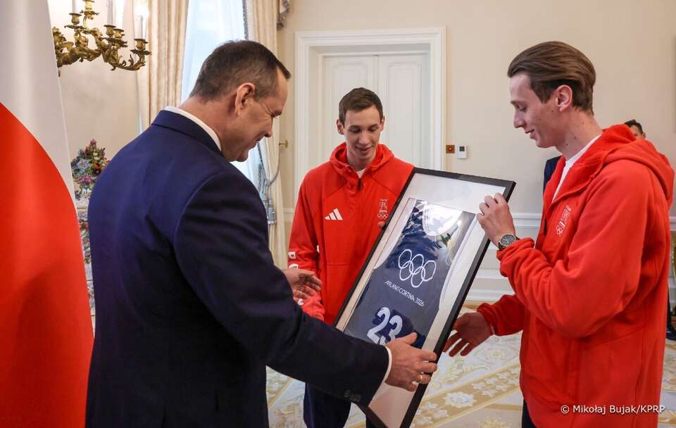 Prezydent Nawrocki spotkał się z polskimi skoczkami narciarskimi / autor: Mikołaj Bujak/KPRP