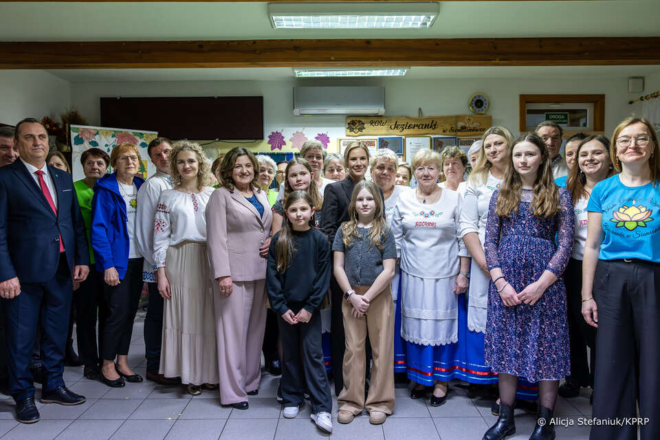 Pierwsza Dama i Koło Gospodyń Wiejskich „Jezioranki” / autor: Alicja Stefaniuk/KPRP