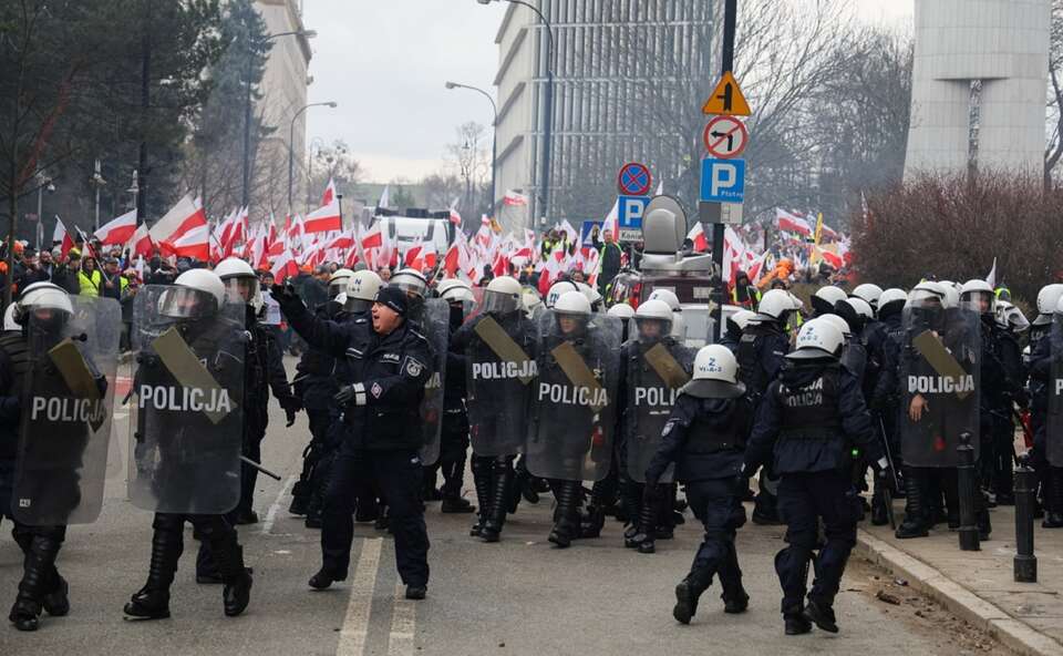 Zamieszki podczas protestów rolników / autor: PAP/Paweł Supernak