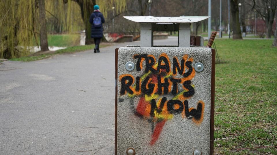 Napis promujący zmianę płci w Warszawie, 2021 rok / autor: wPolityce.pl
