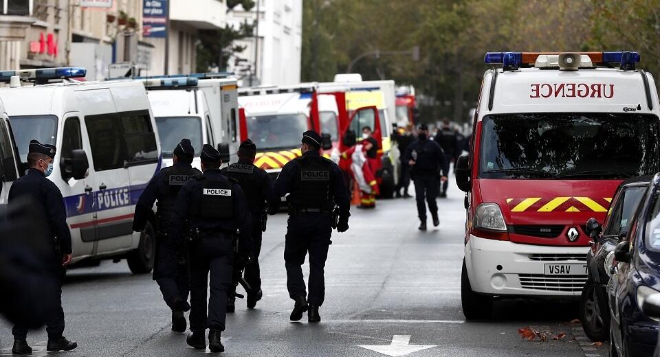 Atak nożownika w Paryżu / autor: EPA/IAN LANGSDON