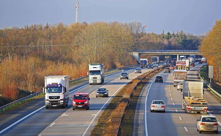 Autostrada Wielkopolska tłumaczy podwyżki przede wszystkim „znaczącą skalą inwestycji i prac remontowych". / autor: Pixabay