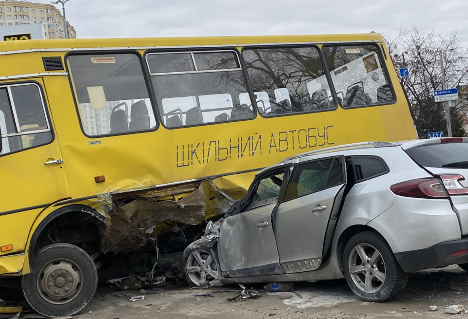 Wypadek na ulicy ukraińskiego miasta / autor: Fratria