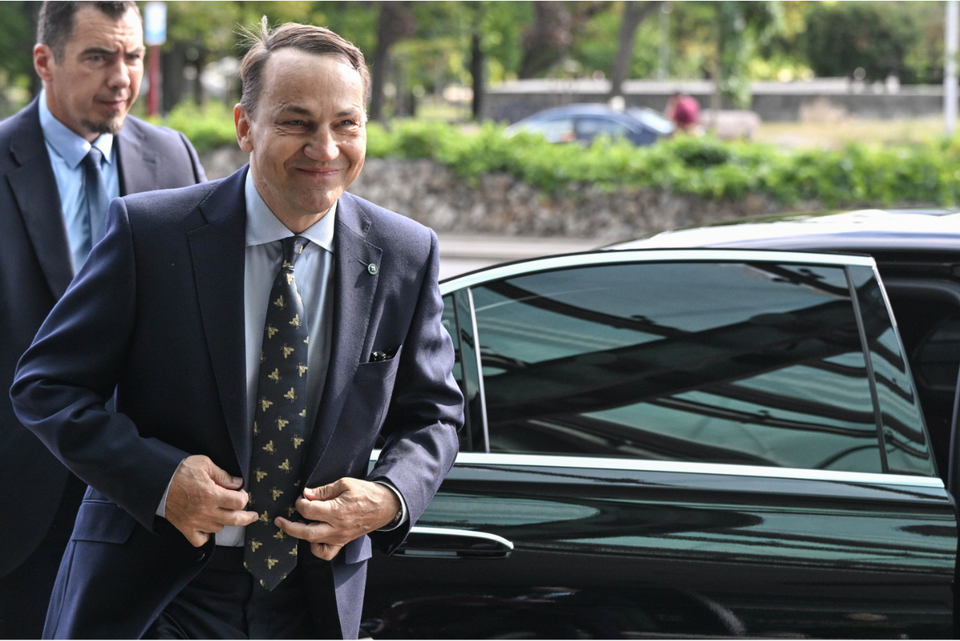 Sikorski uwiarygodnił groźne dla Polski kłamstwo!