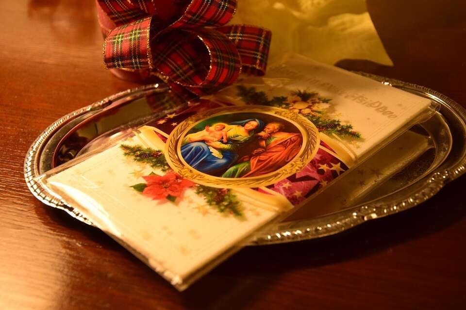 Opłatek przygotowany na wieczerzę wigilijną / autor: Pixabay