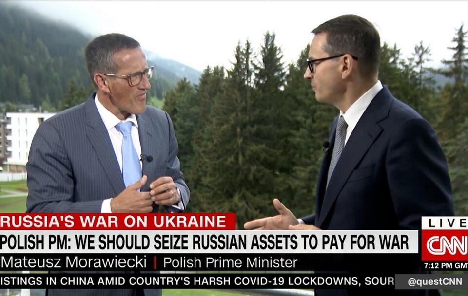 Dziennikarz CNN Richard Quest i premier Mateusz Morawiecki / autor: screen/CNN