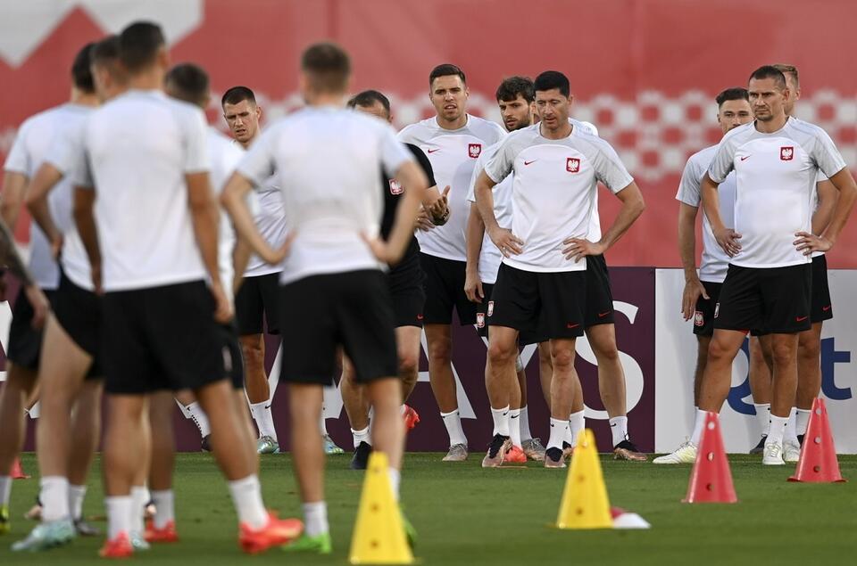 Polska reprezentacja na treningu w Katarze przed meczem z Francją / autor: PAP/EPA
