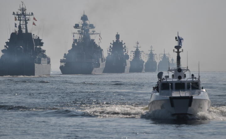 Parada morska z okazji Dnia Marynarki Wojennej Rosji / autor: PAP/ EPA/ALEXEI NIKOLSKY/SPUTNIK/KREMLIN POOL
