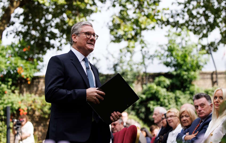 Premier Starmer w Ogrodzie Różanym / autor: PAP/EPA