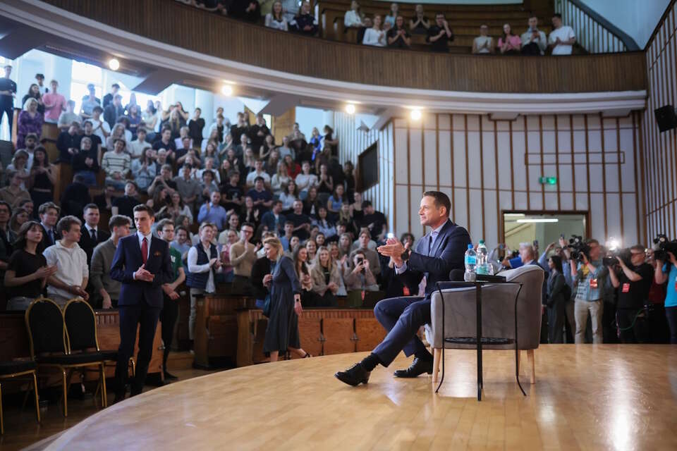 Trzaskowski na spotkaniu ze studentami SGH / autor: PAP/Leszek Szymański