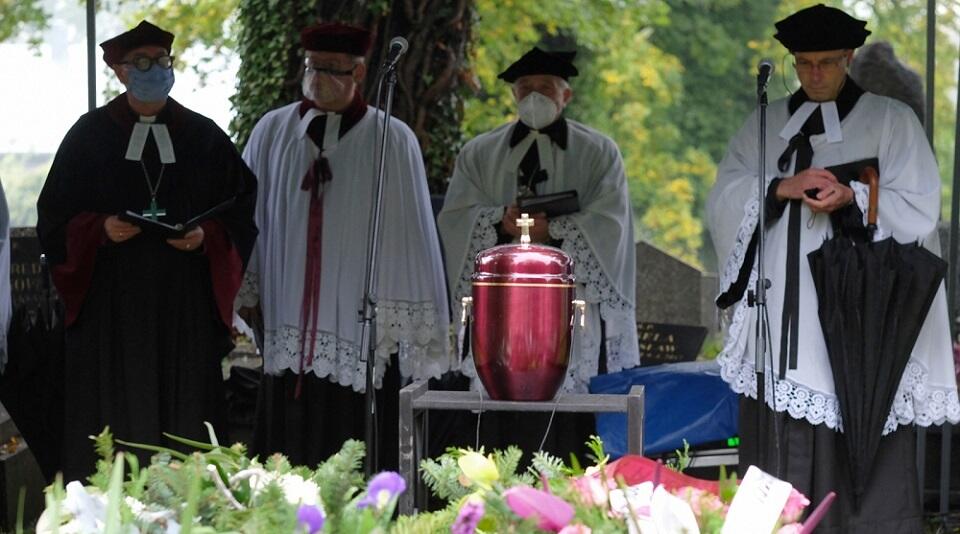  Pogrzeb byłego zwierzchnika polskich luteranów, biskupa Jana Szarka / autor: PAP/Andrzej Grygiel 