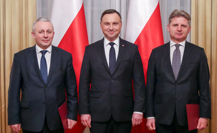 Prezydent Andrzej Duda oraz Zdzisław Sokal (po lewej) i Cezary Kochalski (po prawej) / autor: Kancelaria Prezydenta