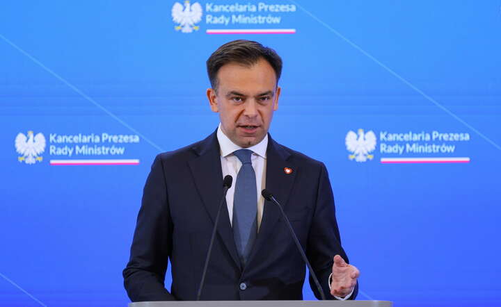 Minister finansów Andrzej Domański podczas konferencji prasowej po poświęconym budżetowi na 2027 r. posiedzeniu rządu, 28 sierpnia 2026 / autor: PAP/Paweł Supernak