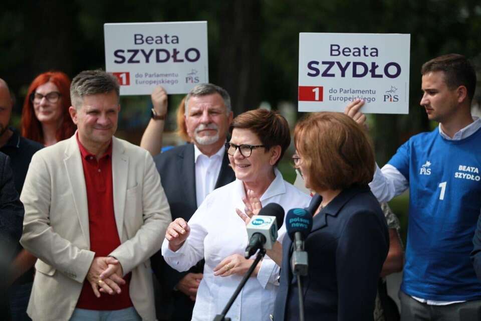Europoseł PiS, była premier Beata Szydło podczas  spotkania z mieszkańcami Świętokrzyskiego / autor: X/Beata Szydło