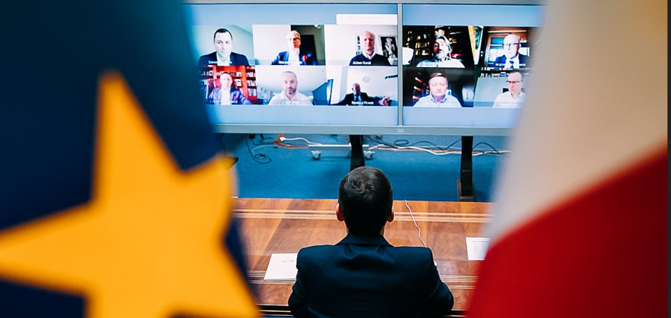 Premier Mateusz Morawiecki w trakcie wideokonferencji z przedsiębiorcami. / autor: Flickr: KPRM