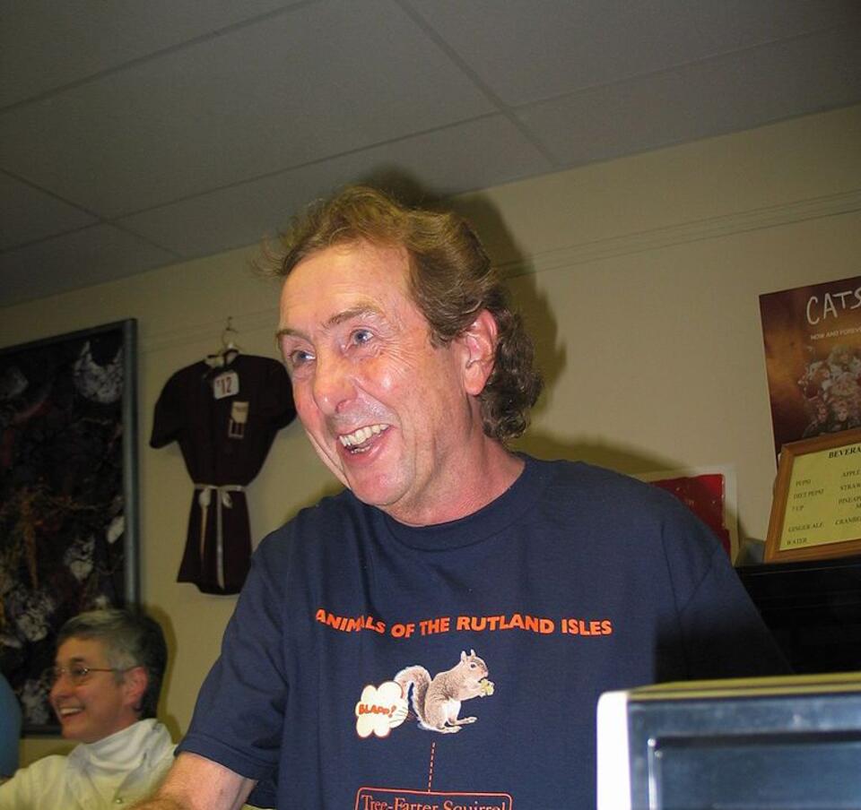 Eric Idle w Paramount Theatre (Rutland, Vermont) w roku 2003 (fot. VTscapes - Tom E. Canavan/Wikipedia)