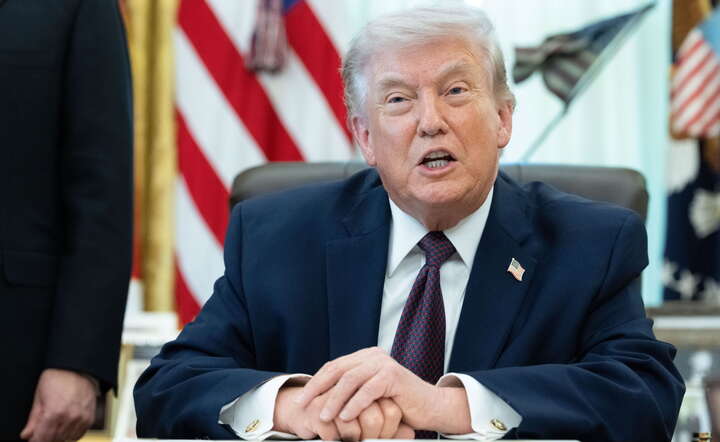 Prezydent USA Donald Trump w Białym Domu / autor: PAP/EPA/AARON SCHWARTZ