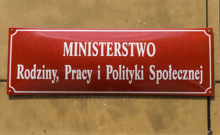 Bezrobocie stanęło w miejscu – twierdzi resort pracy