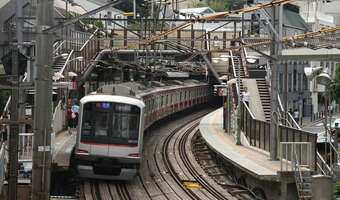 W Japonii w metrze będą... pancerne parasolki!