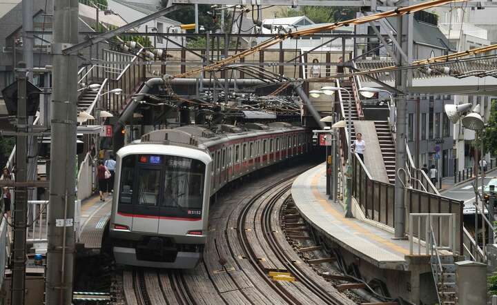 W Japonii w metrze będą... pancerne parasolki!