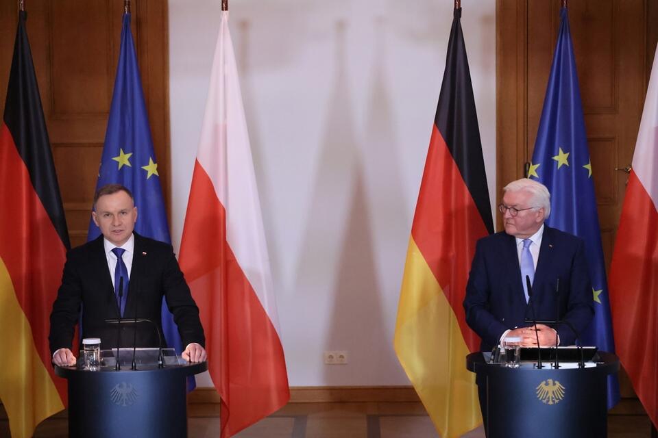 Prezydenci Rzeczypospolitej Polskiej Andrzej Duda (L) oraz Niemiec Frank-Walter Steinmeier (P) podczas konferencji prasowej w Berlinie / autor: PAP/Leszek Szymański