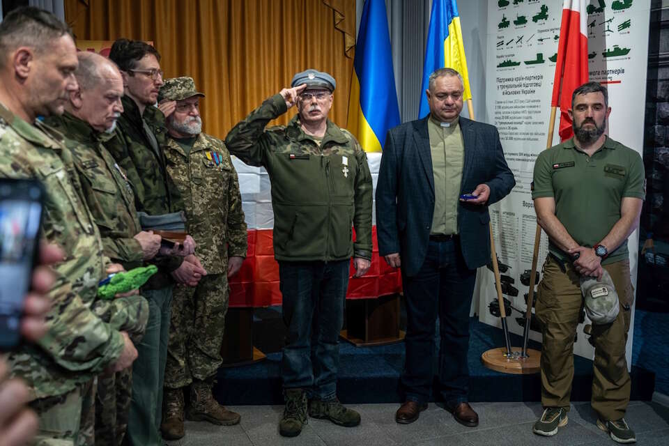 Ochotnicy z Polskiego Legionu otrzymali nagrodę Polsko-Ukraińskiego Braterstwa Broni / autor: PAP/Vladyslav Musiienko