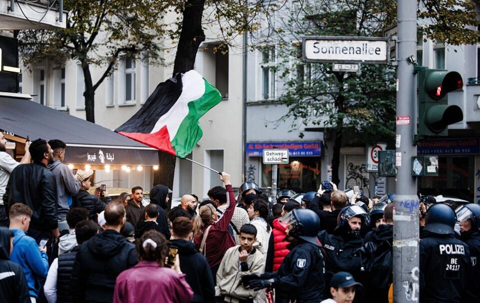 Zamieszki w Berlinie / autor: PAP/EPA/CLEMENS BILAN
