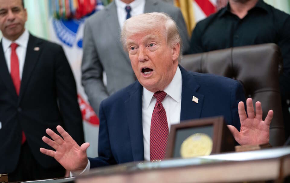 Prezydent Donald Trum powiedział, że Iran nie może szantażować USA i ponownie zamykać Ormuzu. / autor: PAP/EPA/ALLISON ROBBERT / POOL