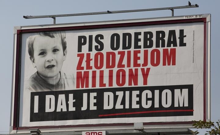 Billboard z lata 2018 r. -  odpowiedź  PiS na akcję PO przeciwko politykom Zjednoczonej Prawicy / autor: fot. Andrzej wiktor