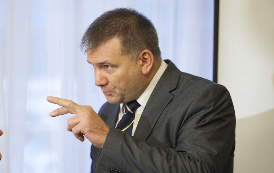 Фарс Журека! Он не будет подбирать кастрюли, он позволяет готовить