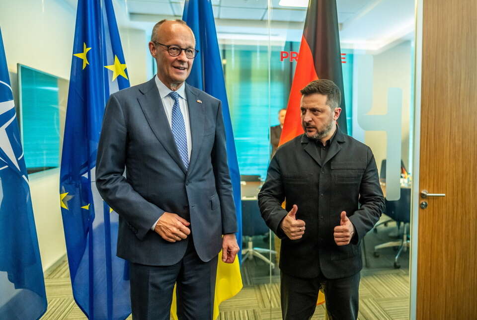 Friedrich Merz i Wołodymyr Zełenski przed dwustronnym spotkaniem na marginesie szczytu szefów państw i rządów NATO w 2026 r. w Ankarze w Turcji / autor: PAP/EPA