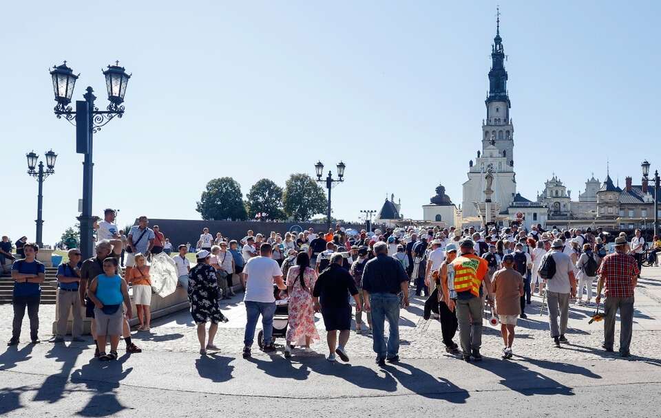 Uczestnicy 313. Pieszej Pielgrzymki Warszawskiej na Jasną Górę weszli do Częstochowy / autor: PAP/Waldemar Deska