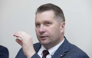 Prof. Przemysław Czarnek ozprawia się z PR-owym hasłem Tuska, na które wydano miliony!  / autor: Fratria