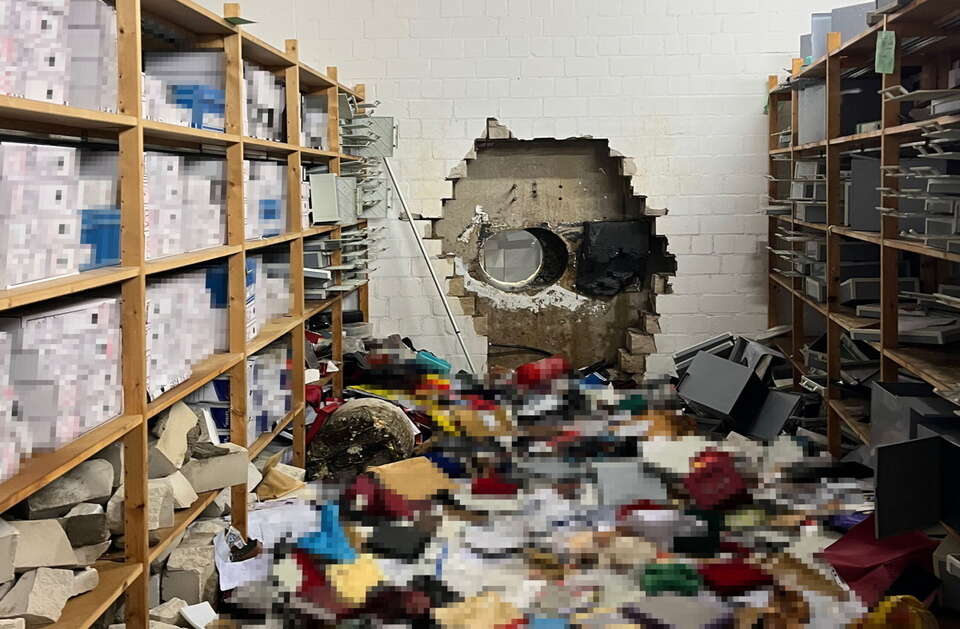 Co najmniej 10 mln euro padło łupem złodziei, którzy w nocy z 28 na 29 grudnia dokonali włamania do skarbca banku Sparkasse w Gelsenkirchen / autor: PAP/EPA