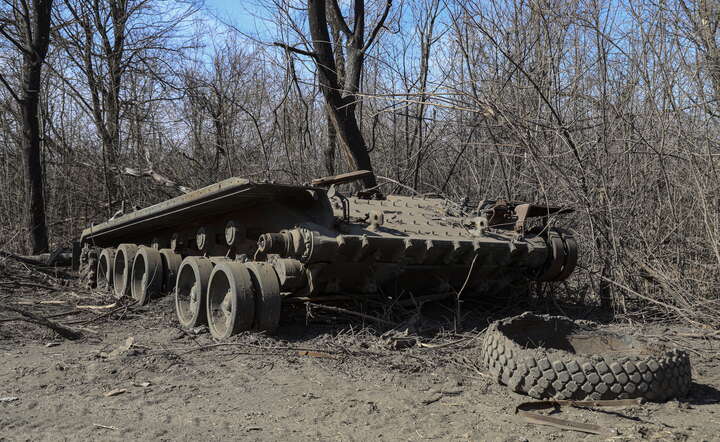 Zniszczony sprzęt wojskowy w okolicach Doniecka / autor: PAP/EPA/ALESSANDRO GUERRA