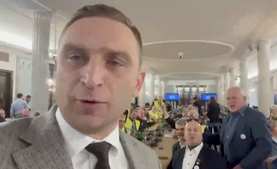 ROG zamknięty w Sali Kolumnowej. "Tusku, idziemy po ciebie"