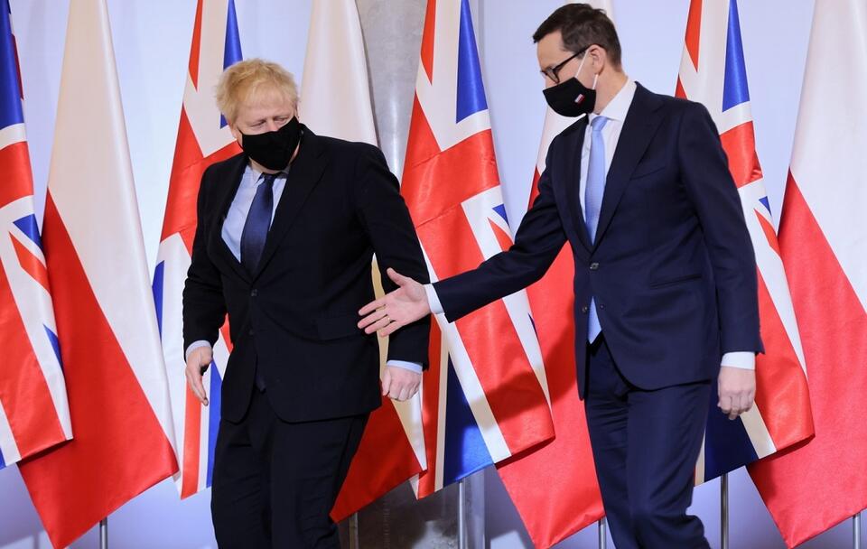 Premierzy Boris Johnson i Mateusz Morawiecki / autor:  PAP/Leszek Szymański