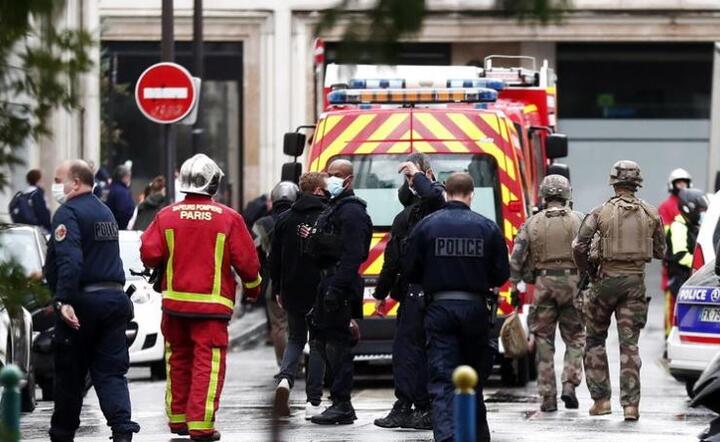 Służby po zamachu terrorystycznym w Paryżu  / autor: PAP