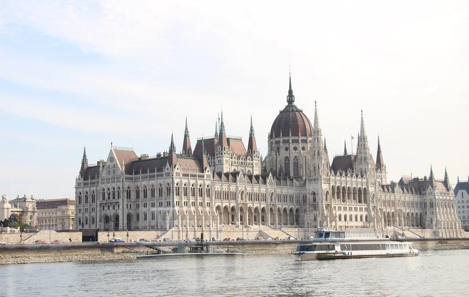 Siedziba węgierskiego parlamentu w Budapeszcie / autor: Fratria