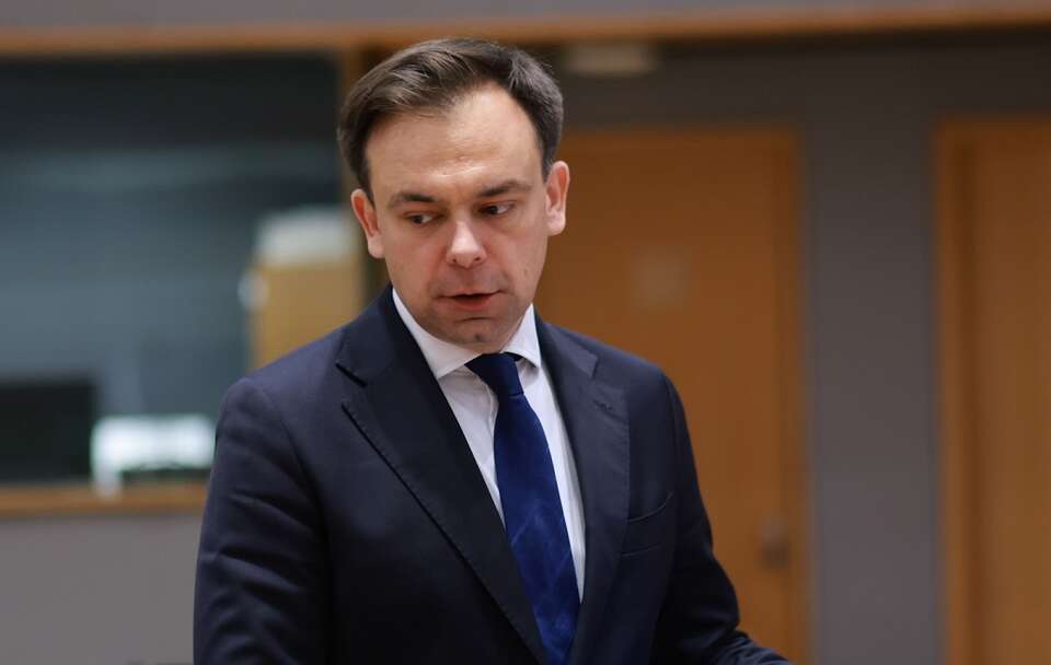 Minister finansów Andrzej Domański (w Brukseli) / autor: PAP/EPA