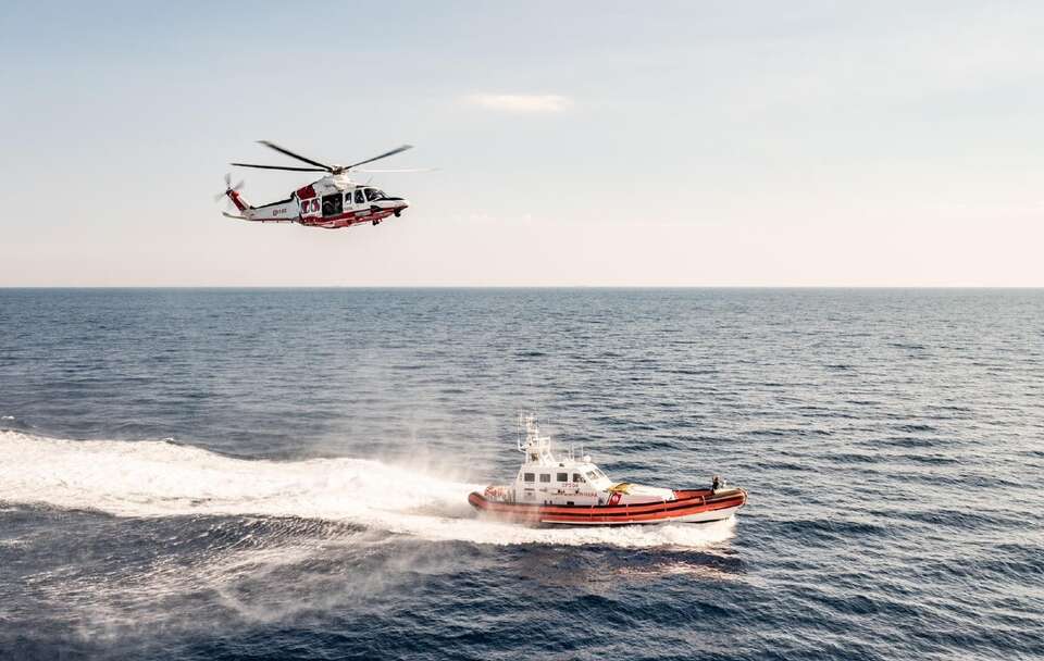 Włoska straż przybrzeżna  / autor: X/@guardiacostiera